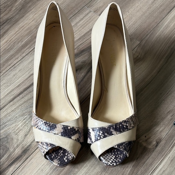Nine West Cream and Brown Peep-Toe Heels with Bow - Picture 1 of 4